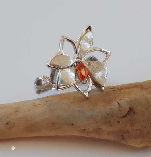 Bague Petite Fleur Saphir Orangé Et Diamant