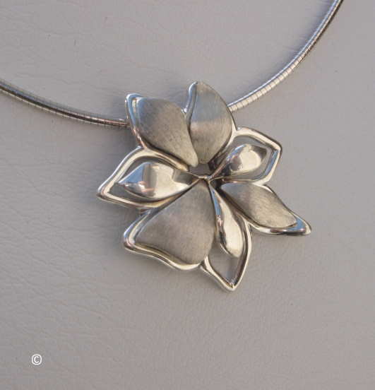 Pendentif Grande Fleur Mat Et Brillant