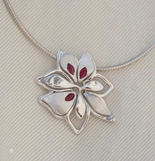 Pendentif Grande Fleur Rubis