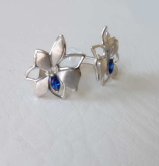 Boucles D’oreilles Petite Fleur Saphir Bleu