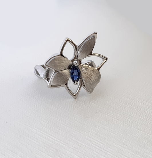 Bague Petite Fleur Saphir Bleu Et Diamant